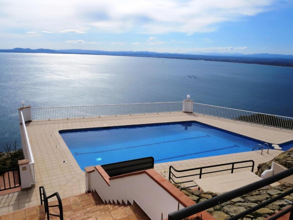 Residencial Puig Rom Apartment